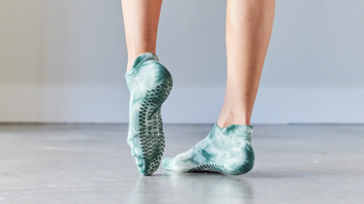 Washout Full Foot Grip Sock i farven Ivy fra Pointe Studio. Perfekte til yoga og pilates.
