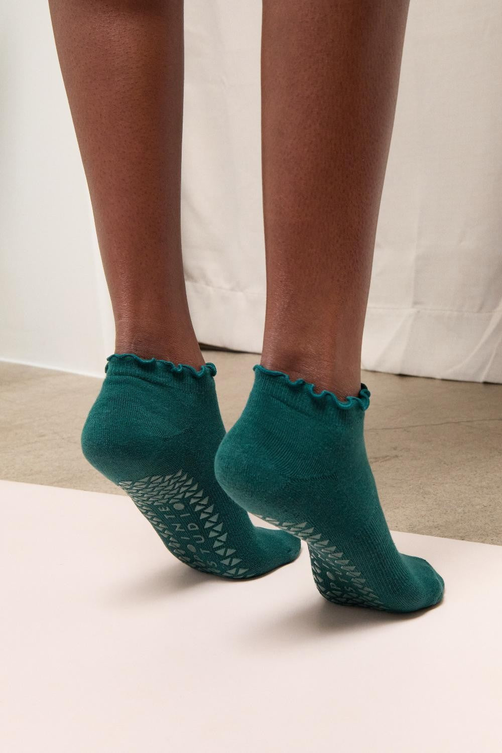 Ruffle Full Foot Grip-strumpa